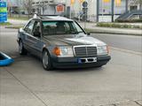 Mercedes-Benz Mercedes 230E W124, H-Kennzeichen, 38 Jahre