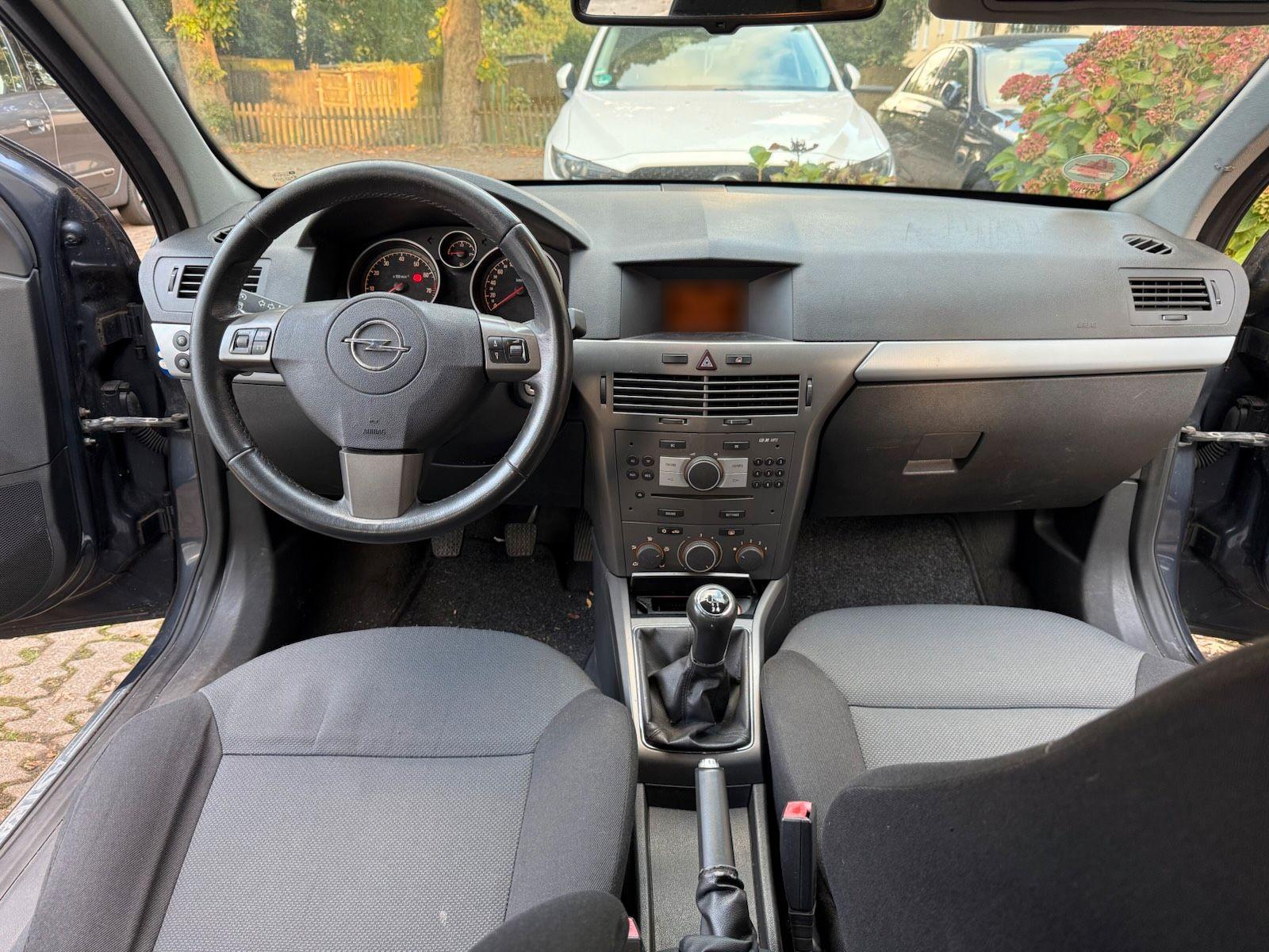 Opel Astra 2006 — photo 12