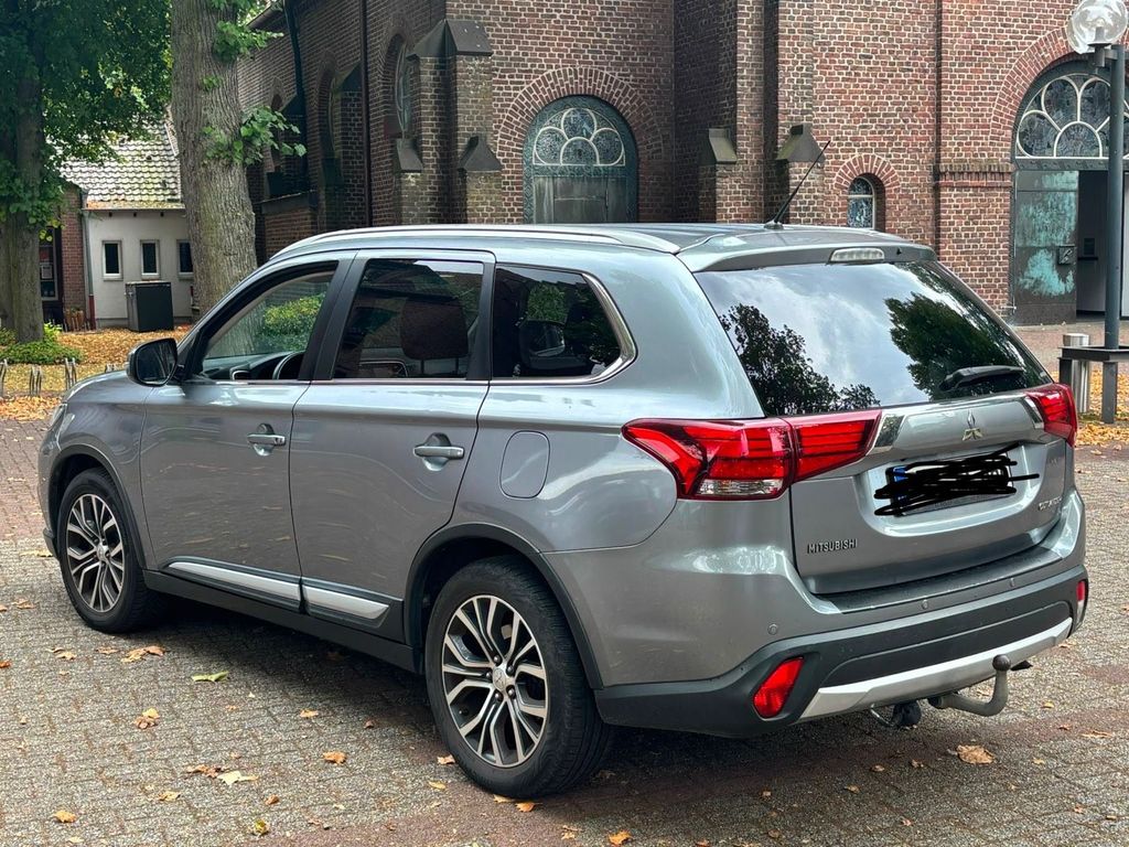Image of Mitsubishi Outlander