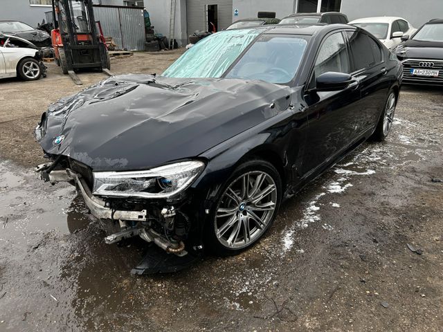 BMW 750i xDRIVE 330kw A8