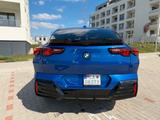 BMW iX2 xDrive30 - - BMW iX2: Blau