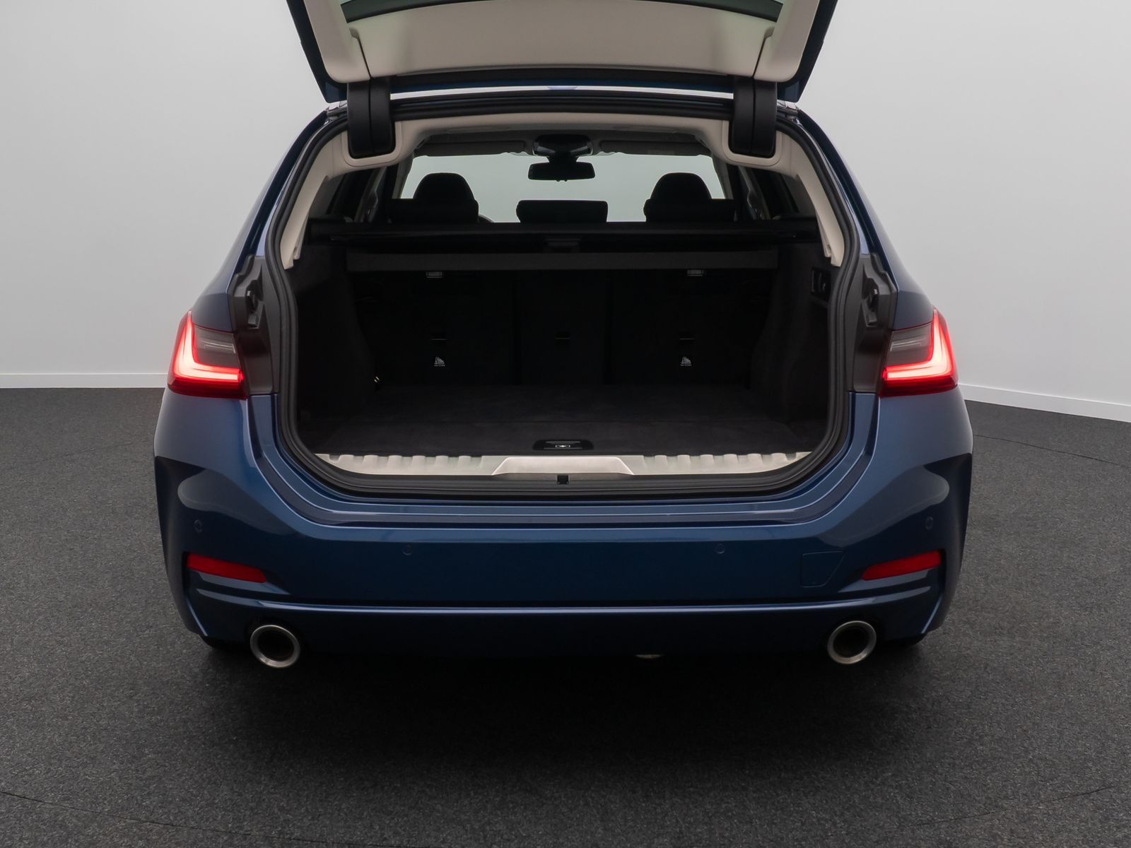 Fahrzeugabbildung BMW 330e xD H/K DAB Kamera AHK Komfort HUD Sport