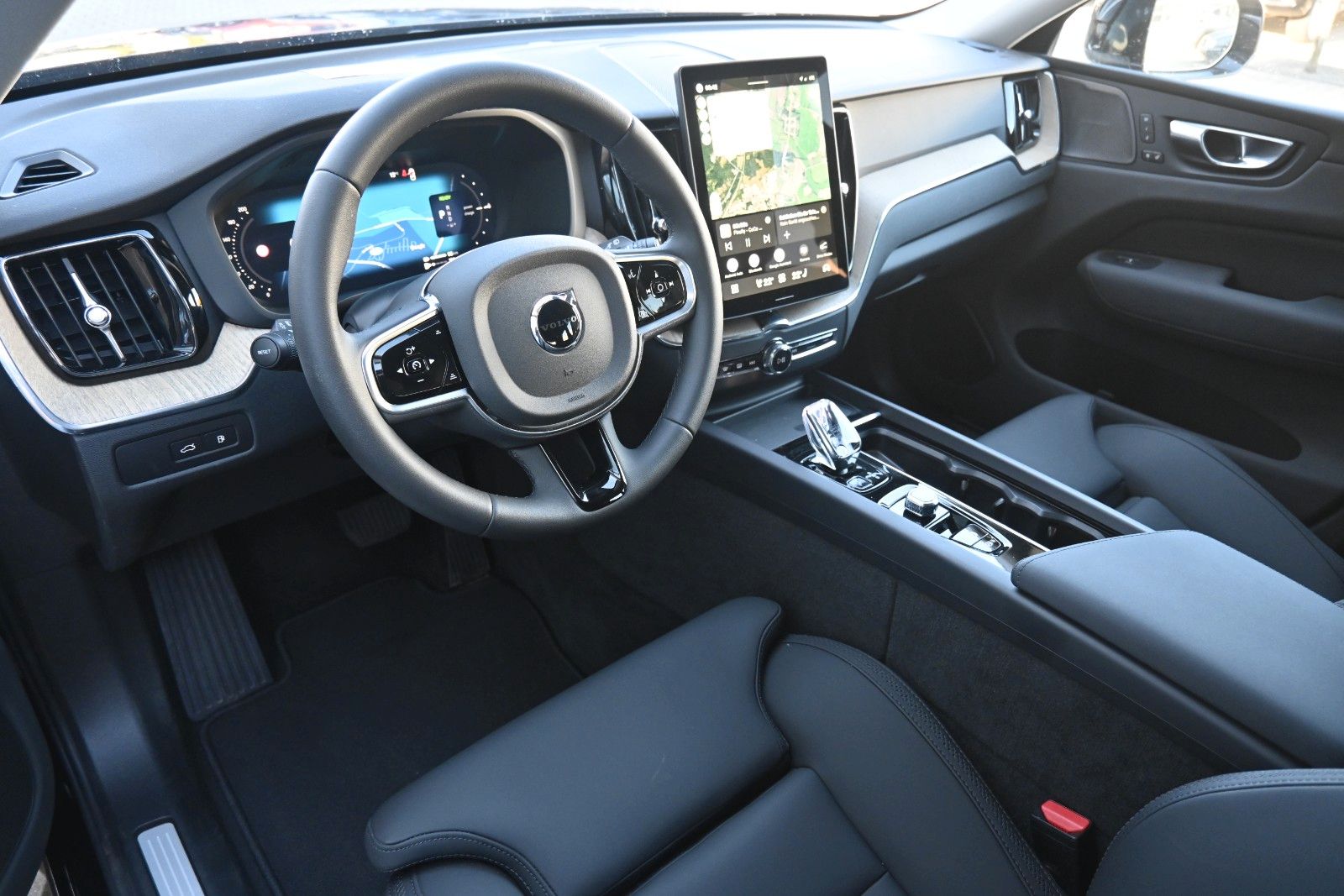 Fahrzeugabbildung Volvo XC60 T6 Plug-in Hybrid AWD Plus Bright*360°*ACC