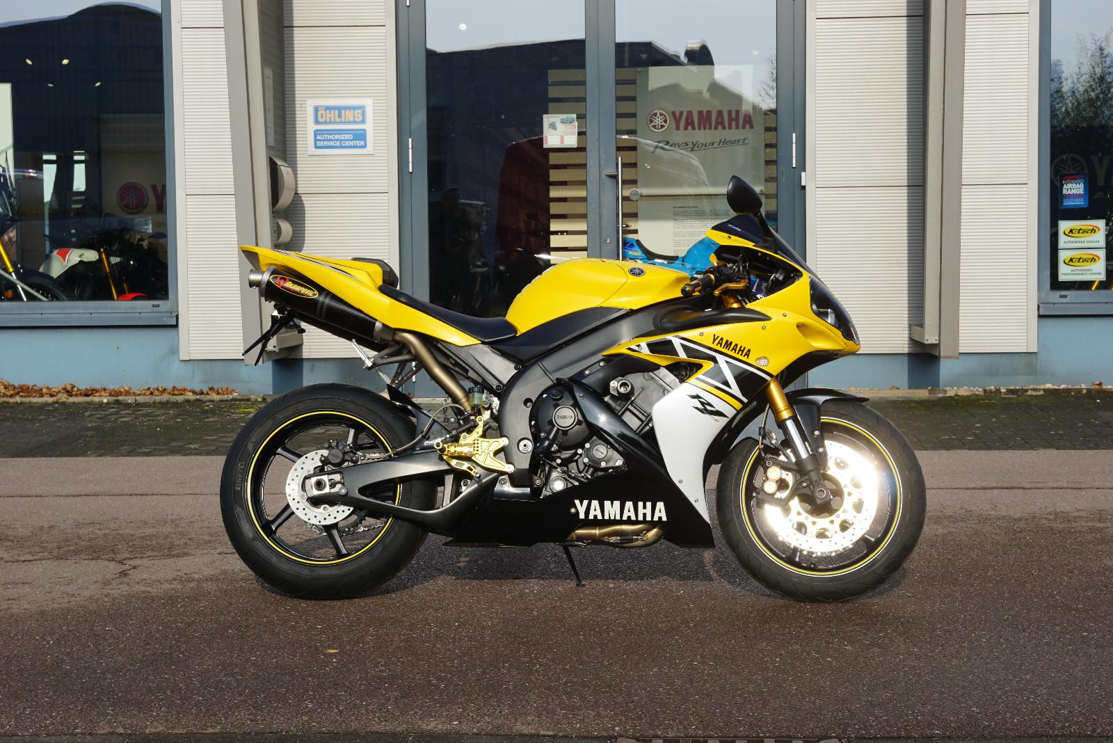 Yamaha YZF-R1 50th Anniversary RN12 Akrapovic, Gilles