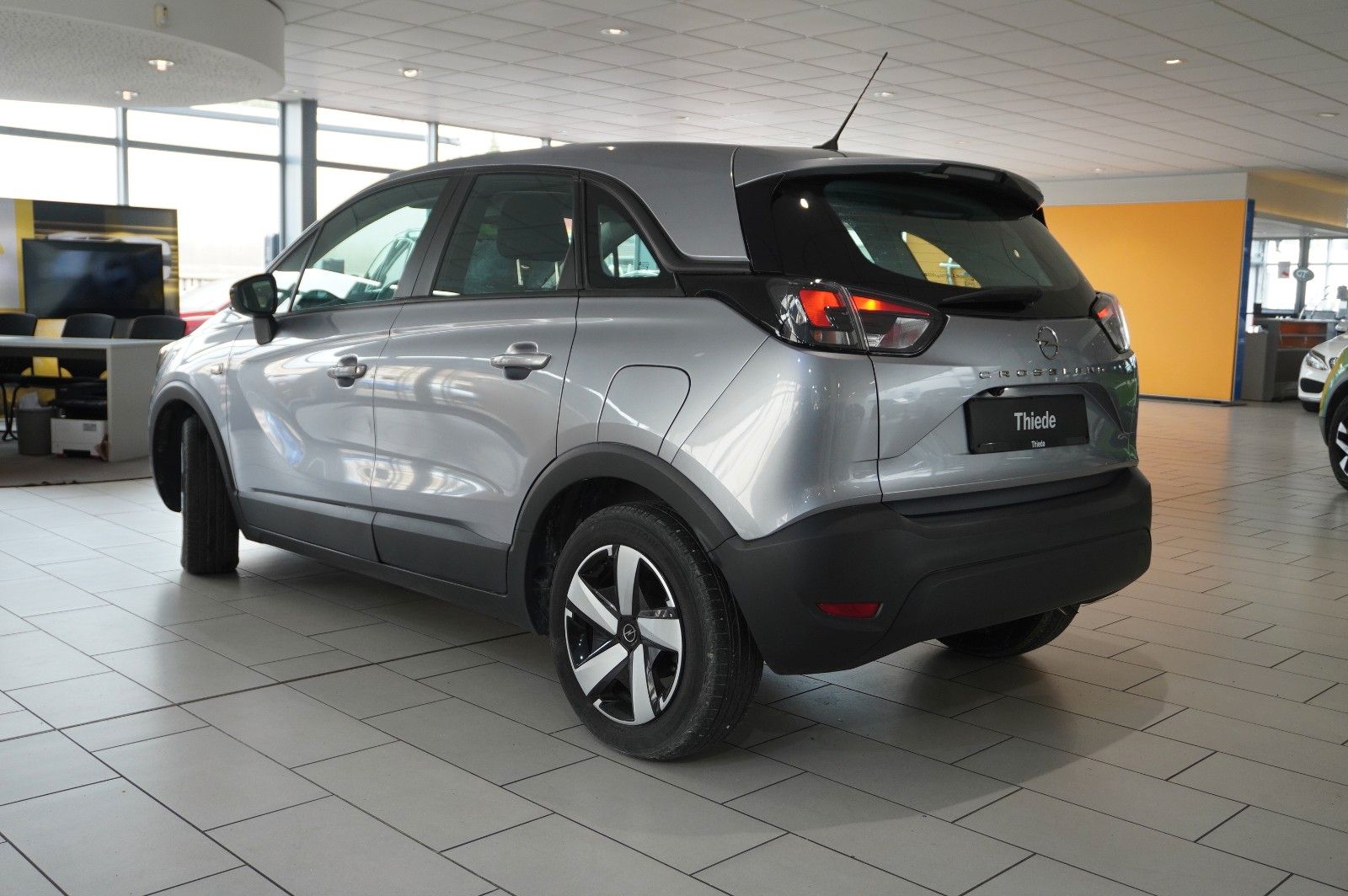 Fahrzeugabbildung Opel Crossland (X) 1.2 EDITION NAVI/LED/KAMERA/TEMP.
