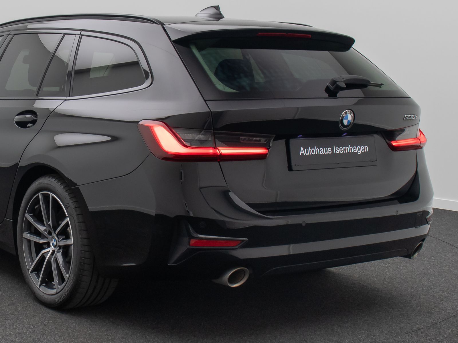 Fahrzeugabbildung BMW 330e Sport Line Laser HUD DAB PDC Komfort Alarm