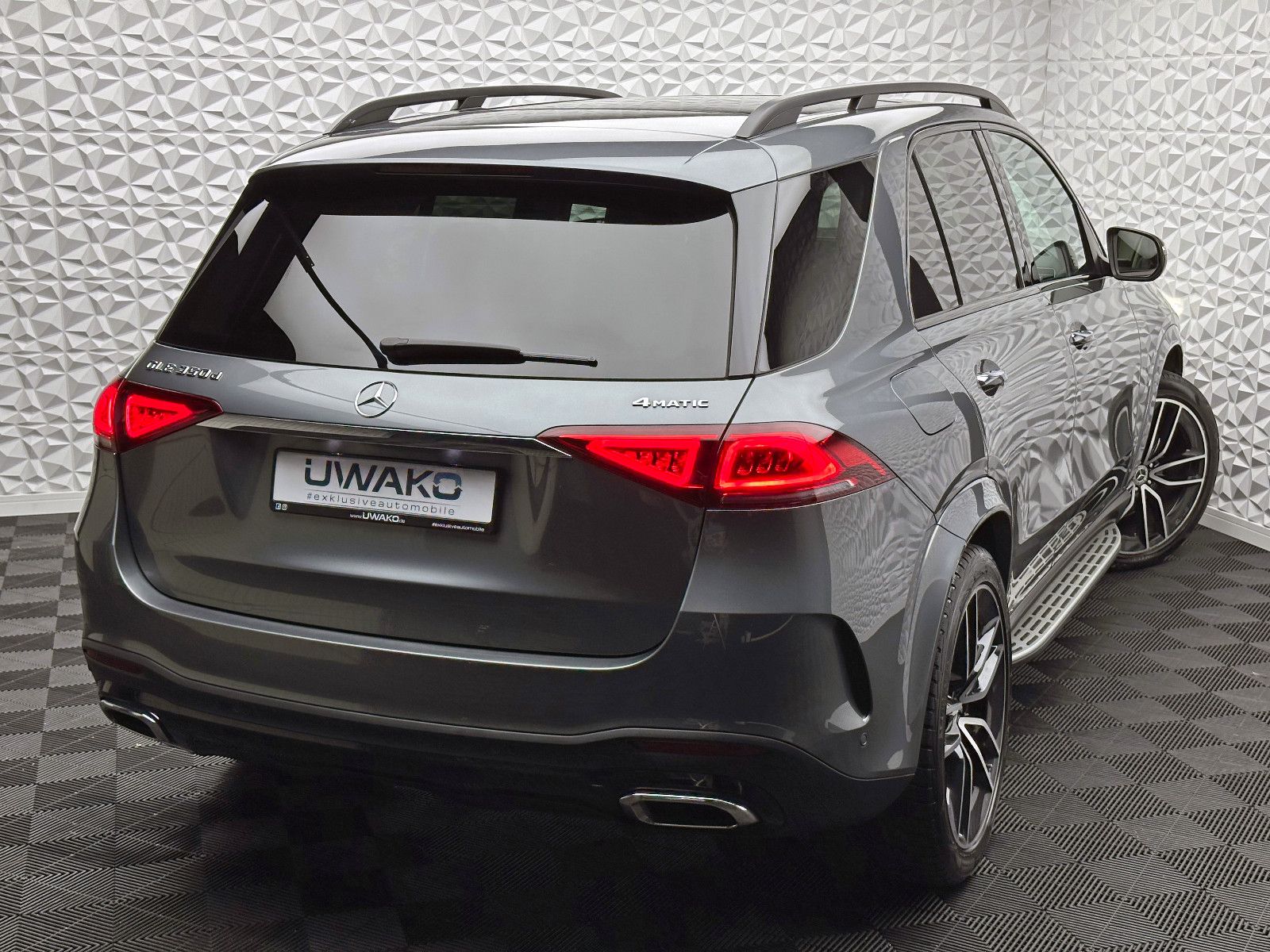 Fahrzeugabbildung Mercedes-Benz GLE 350d AMG 4M V6/DISTR/PANO/STHZ/360°/AHK/22"