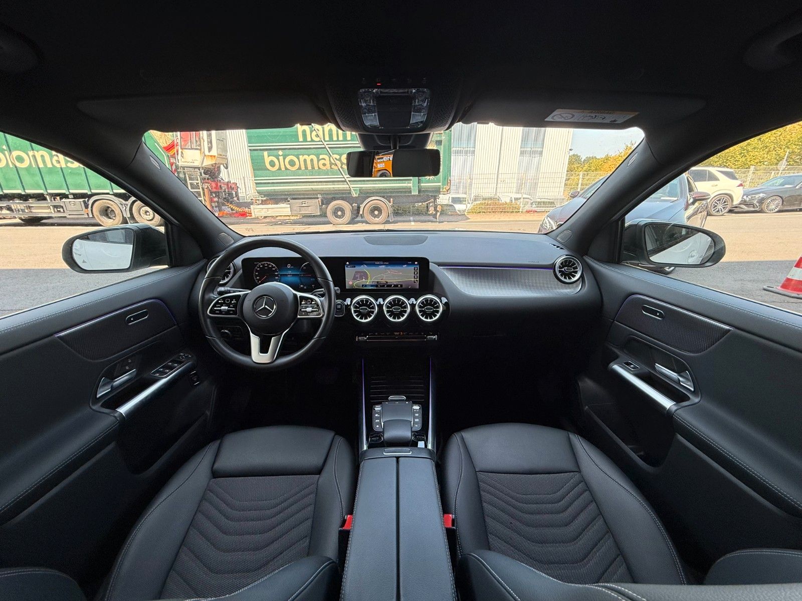 Fahrzeugabbildung Mercedes-Benz EQA 300 4M Progressive+Ambiente+RFK+19AMG+TotW