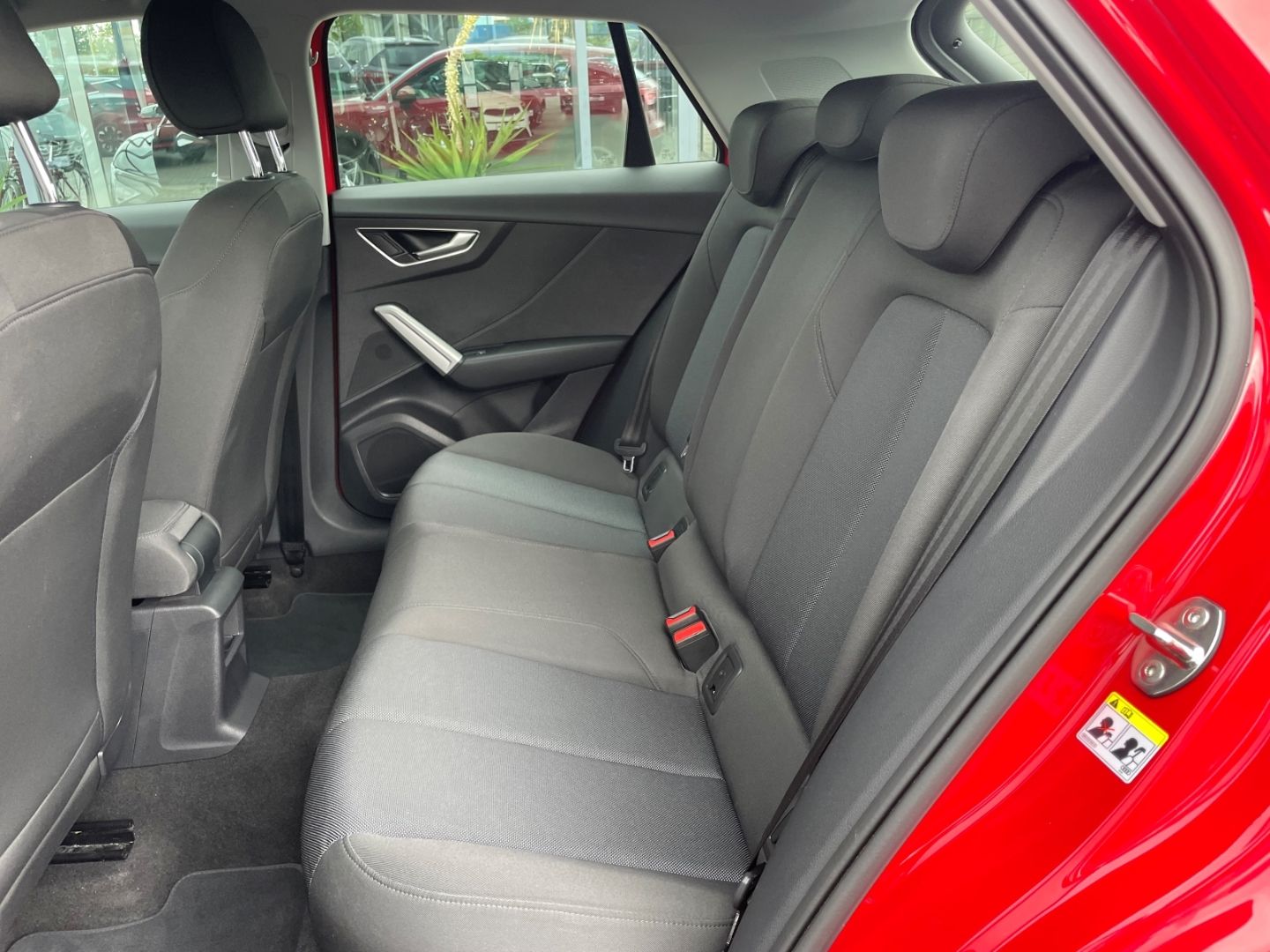 Fahrzeugabbildung Audi Q2 basis ultra Klima Müdigkeitswarner SHZ PDC