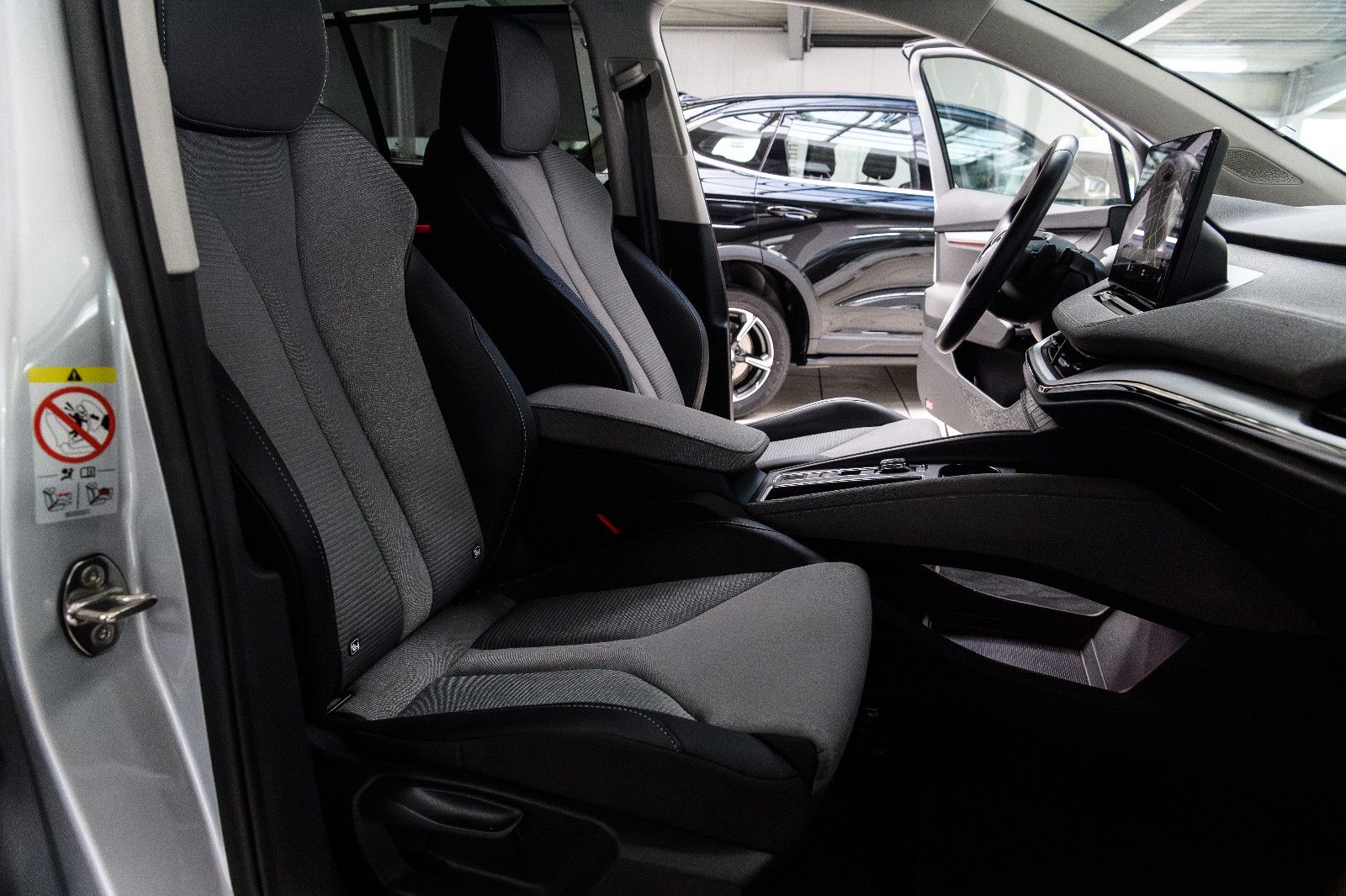 Fahrzeugabbildung SKODA Enyaq 60 Loft MATRIX-LED+RFK+NAVI+KEYLESS+SZH