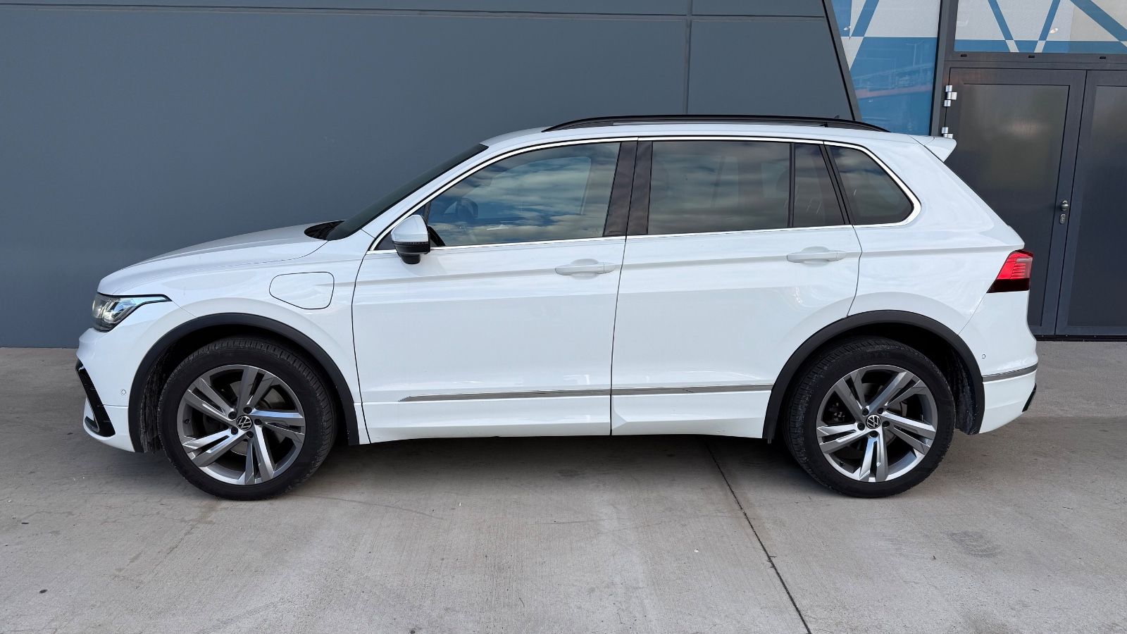 Volkswagen Tiguan R-Line eHybrid Matrix HUD Leder Virtual K imagem 3
