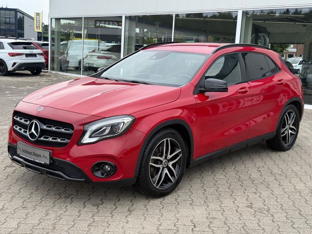 MERCEDES-BENZ GLA 250 4Matic * Night-Paket * LED *AHK * Navi *