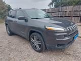 Jeep Cherokee 3.2 V6 4x4  / 8-fach bereift - Jeep Cherokee mit Benzin-Antrieb
