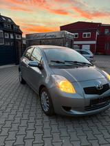 Toyota Yaris 1.3 Tüv Neu - Toyota Yaris Gebrauchtwagen in Bochum