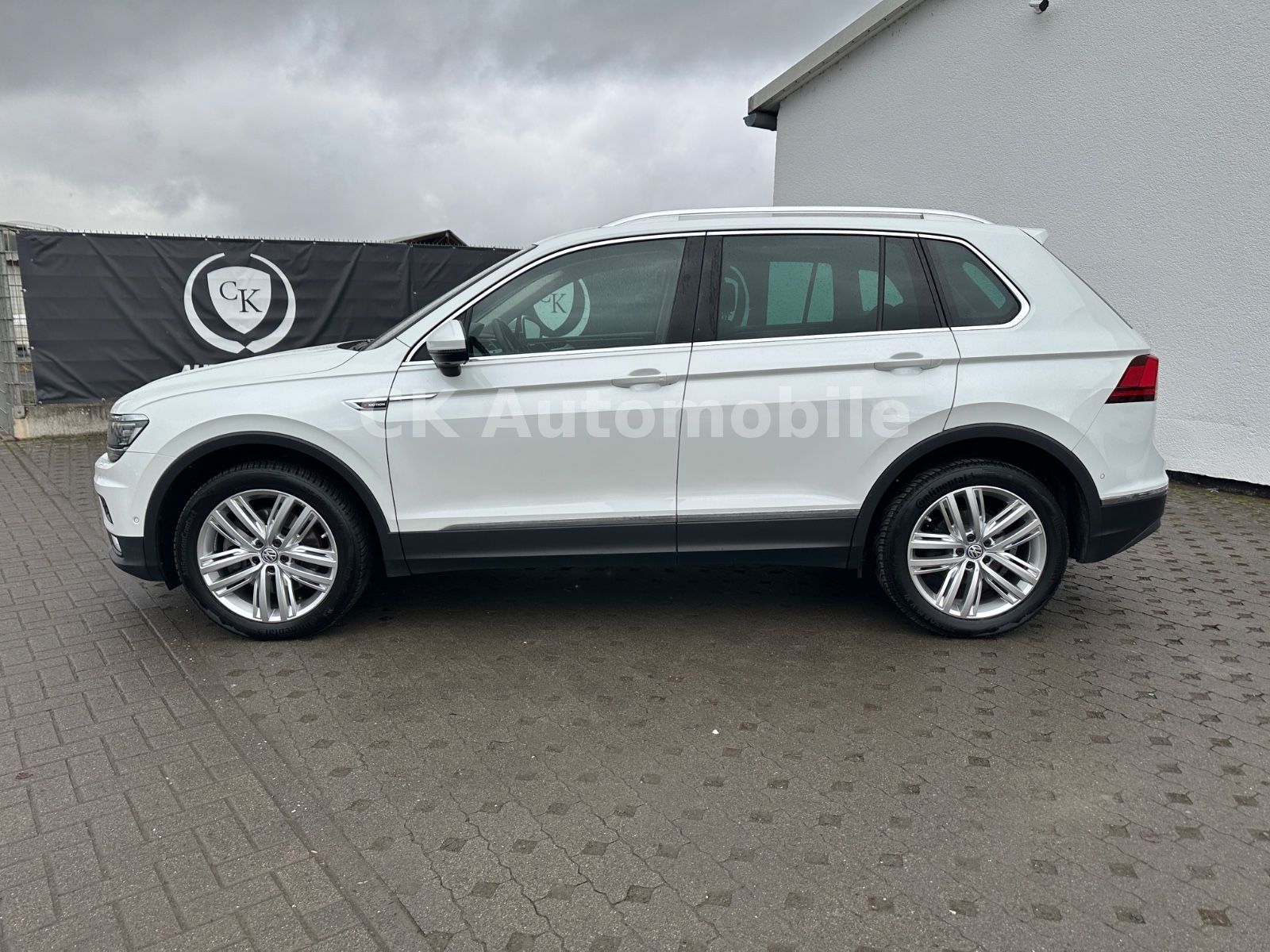 Fahrzeugabbildung Volkswagen Tiguan Highline DSG 2.0TDI 4Motion/Head-Up/Pano