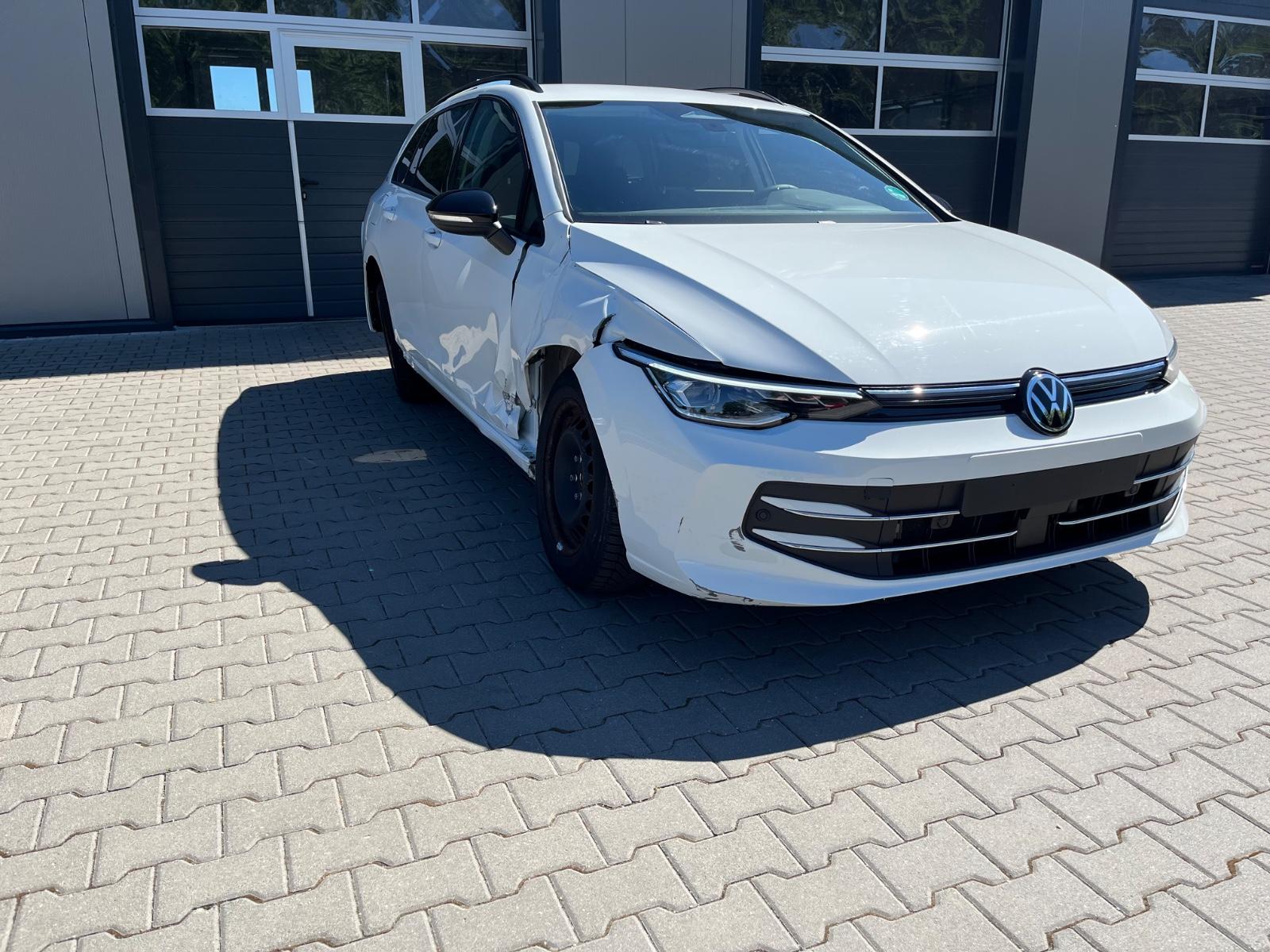 Volkswagen Golf VIII Variant 1.5 TSI 110 kW Goal