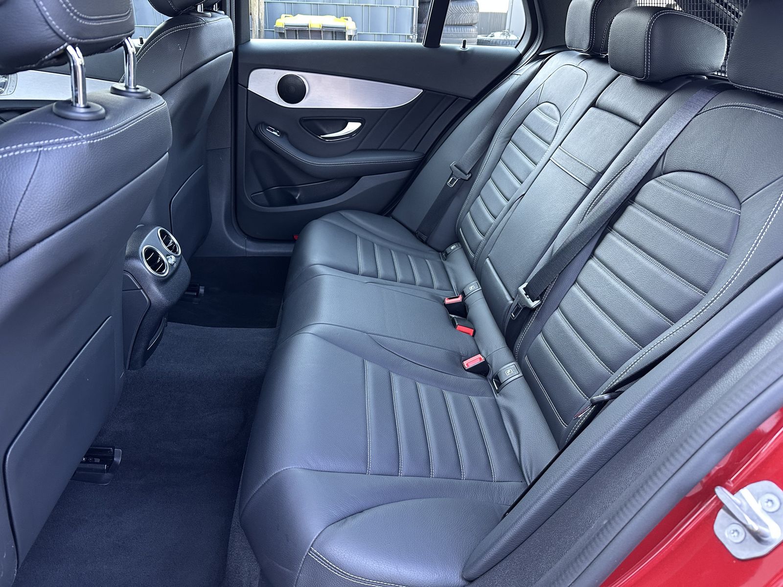 Fahrzeugabbildung Mercedes-Benz C 220d T 4Matic AMG-Line NAV+LED+18ZO+DISTRONIC