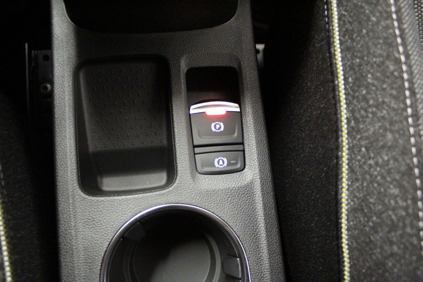 Fahrzeugabbildung Renault Captur Mild Hybrid 140 EDC Techno*Safety Paket*