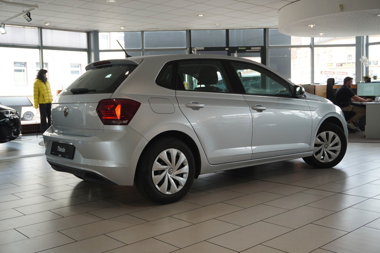 Fahrzeugabbildung Volkswagen Polo VI 1.0 TSI COMFORTLINE LED/KLIMA/SHZ/USB