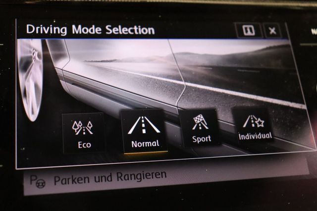 Golf Sportsvan 2.0 TDI DSG ACC NAVI AHK BT KAMER