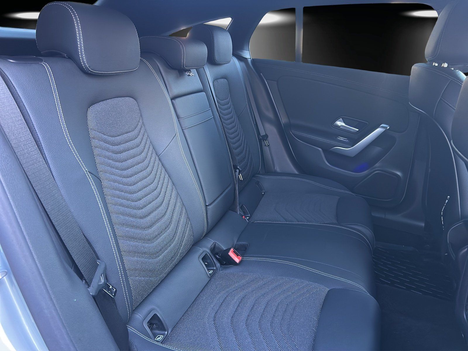 Fahrzeugabbildung Mercedes-Benz CLA220d SB Night DISTRO KeyGo AHK el.Heckkl MLED