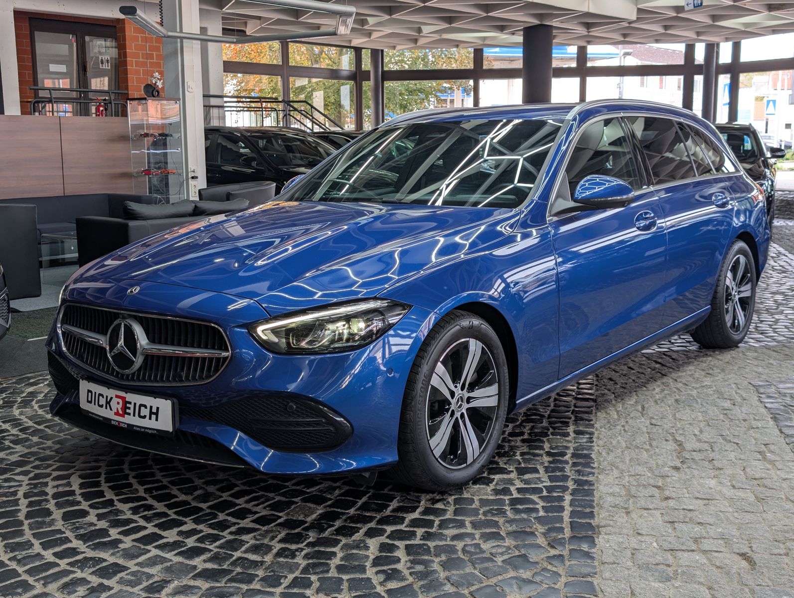 Fahrzeugabbildung Mercedes-Benz C 220 d Avantgarde AHK*MEMO*MBUX*AMBI*BUR*360°