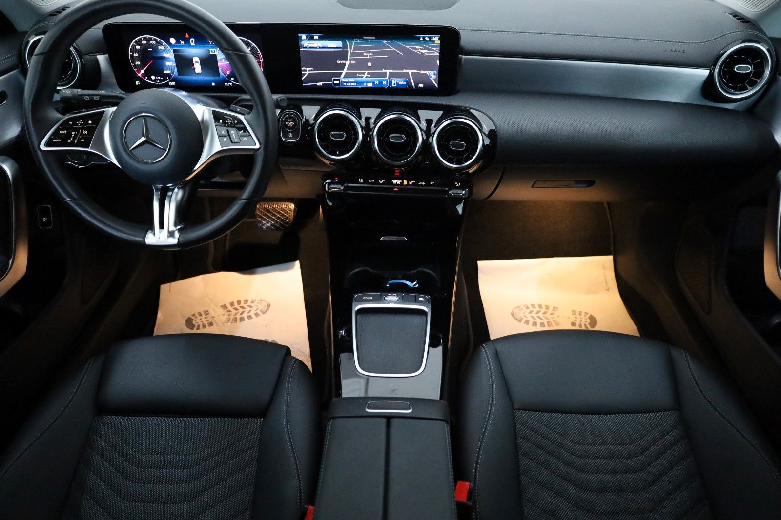 Fahrzeugabbildung Mercedes-Benz CLA 200d SB, T.Leder,Navi,Night-Paket,LED,SH +WR