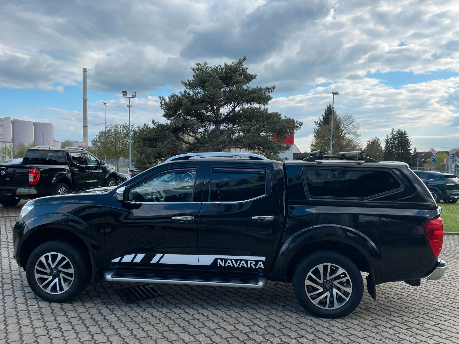 Fahrzeugabbildung Nissan Navara NP300 Tekna Double Cab 4x4