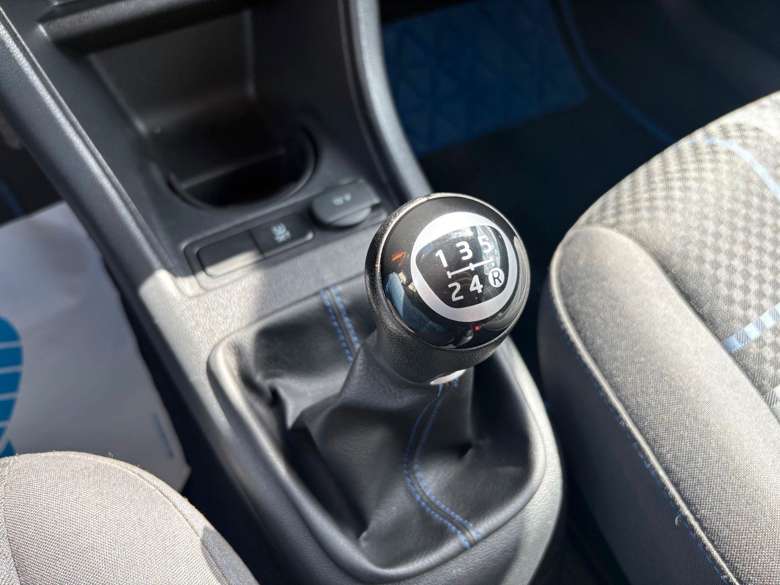 Fahrzeugabbildung Volkswagen up! club up! Navi Klima TÜV 05/2027 Scheckheft