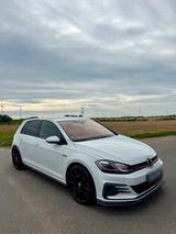 Volkswagen Golf 7 GTI Performance 2.0 TSI - Volkswagen Golf mit Benzin-Antrieb: Kleinwagen, 2.0