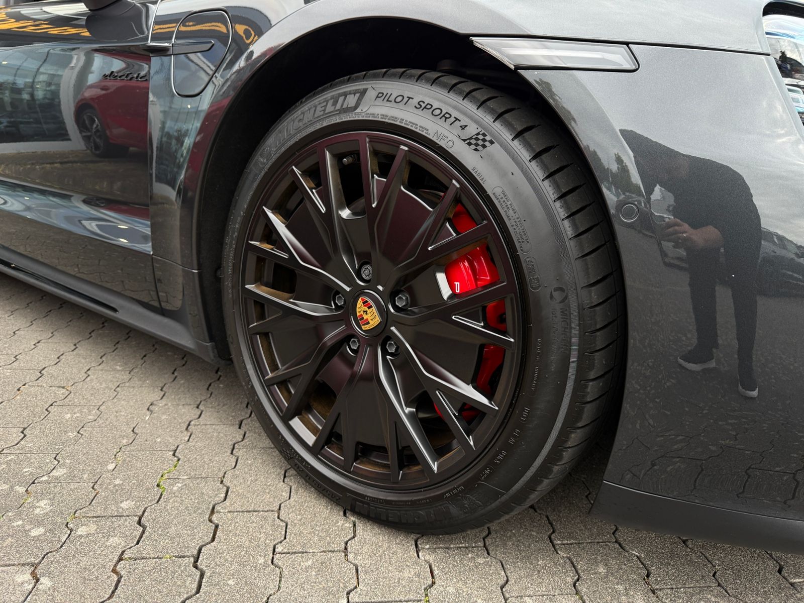 Fahrzeugabbildung Porsche Taycan Sport Turismo GTS PANO 360° CHRONO HUD
