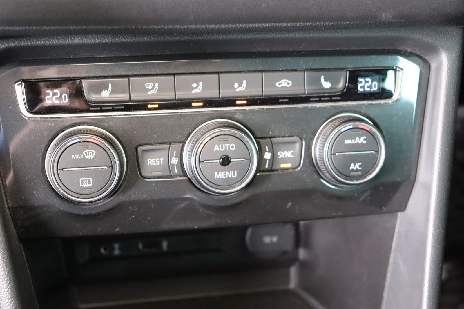 Fahrzeugabbildung Volkswagen Tiguan 4Motion 1. Hand  *Sitzhzg. * LED