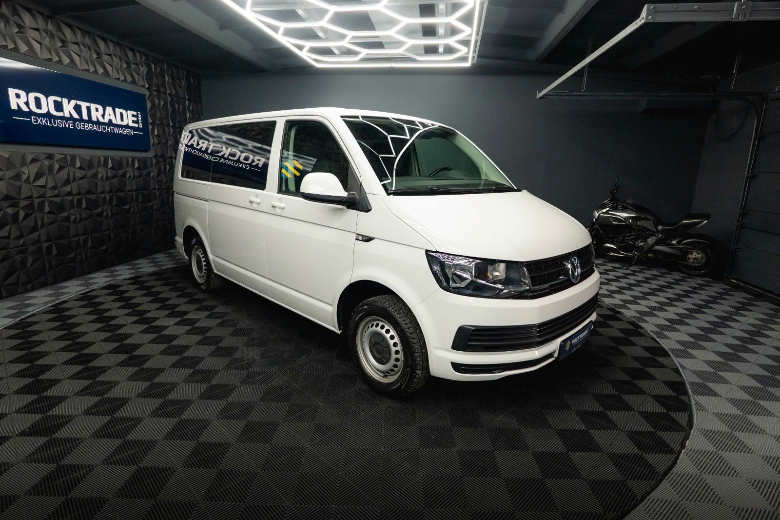 Fahrzeugabbildung Volkswagen T6 Transporter Kombi 8 Sitze *Klima*TÜV Neu*