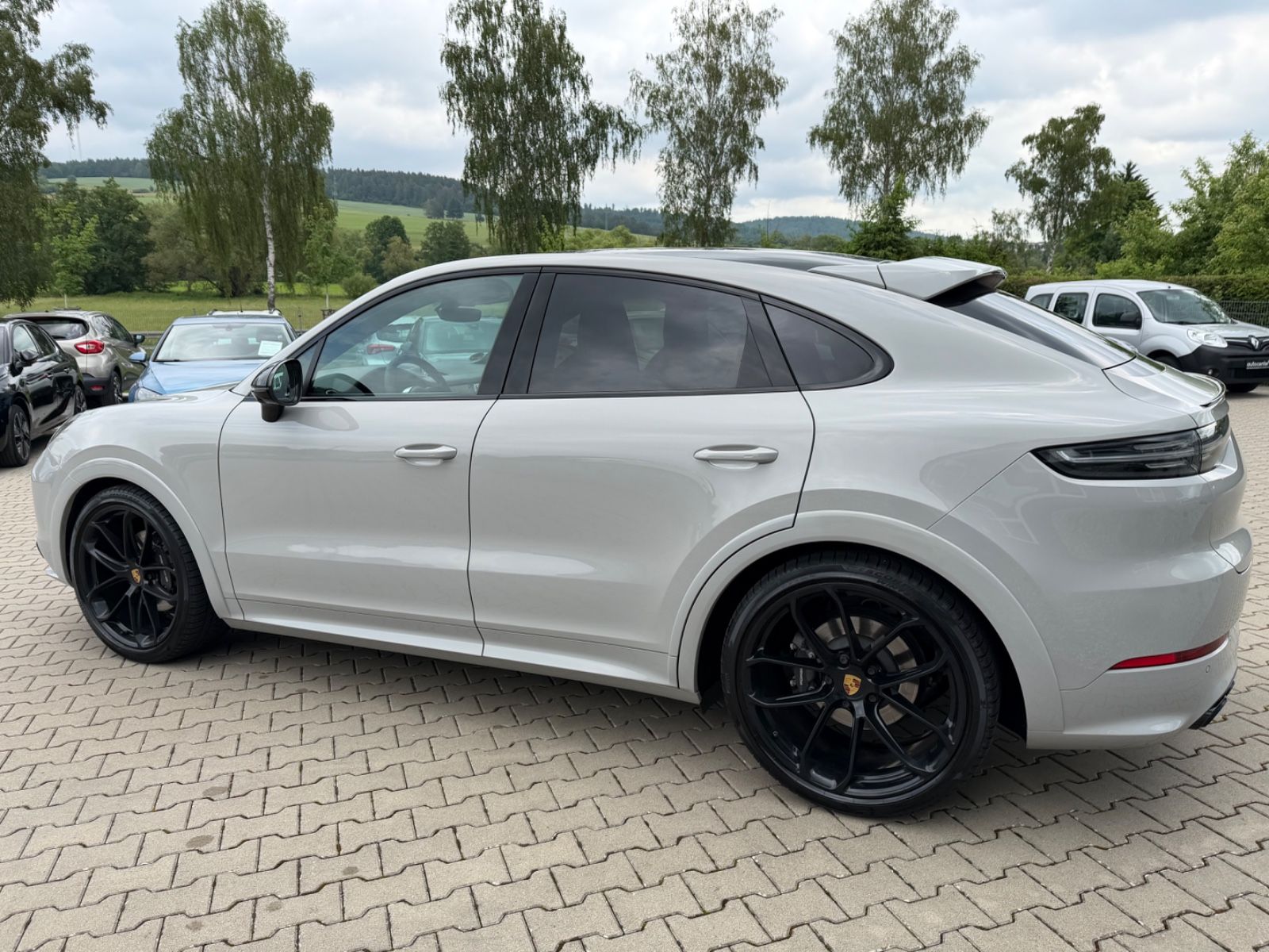 Fahrzeugabbildung Porsche Cayenne Coupe°Kreide°Sportpaket°AHK°Carbon°22Zol