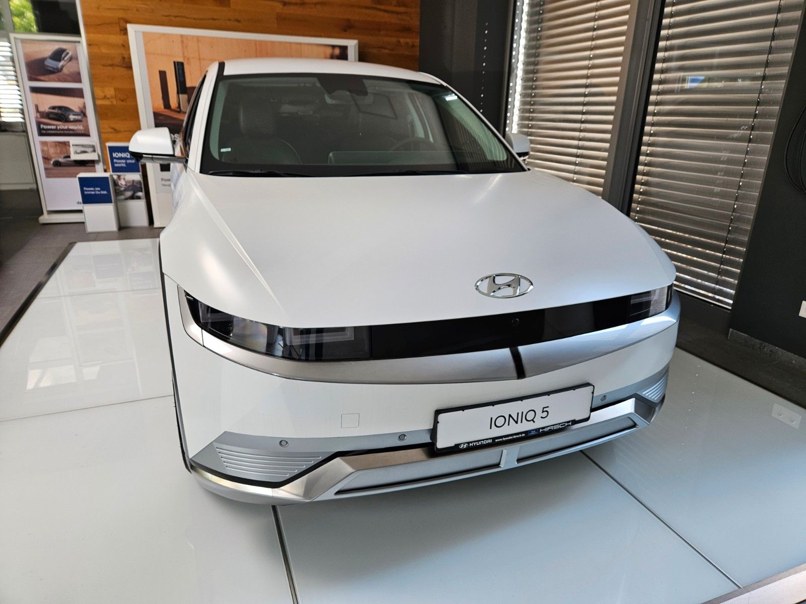 Fahrzeugabbildung Hyundai IONIQ 5 77,4 kWh 4WD VIKING-Paket 20" LEDER