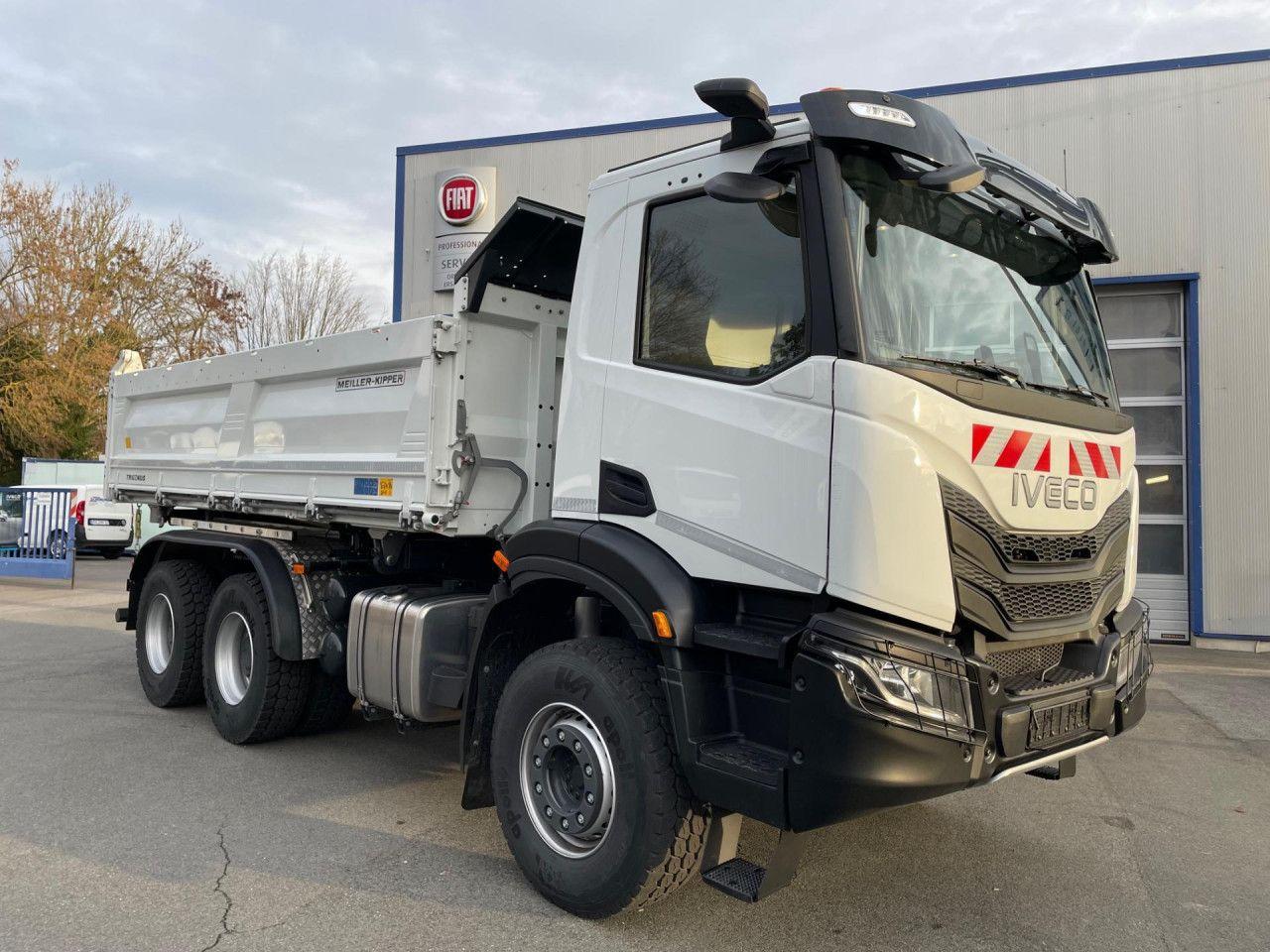 Iveco AD300X54Z HR X-WAY