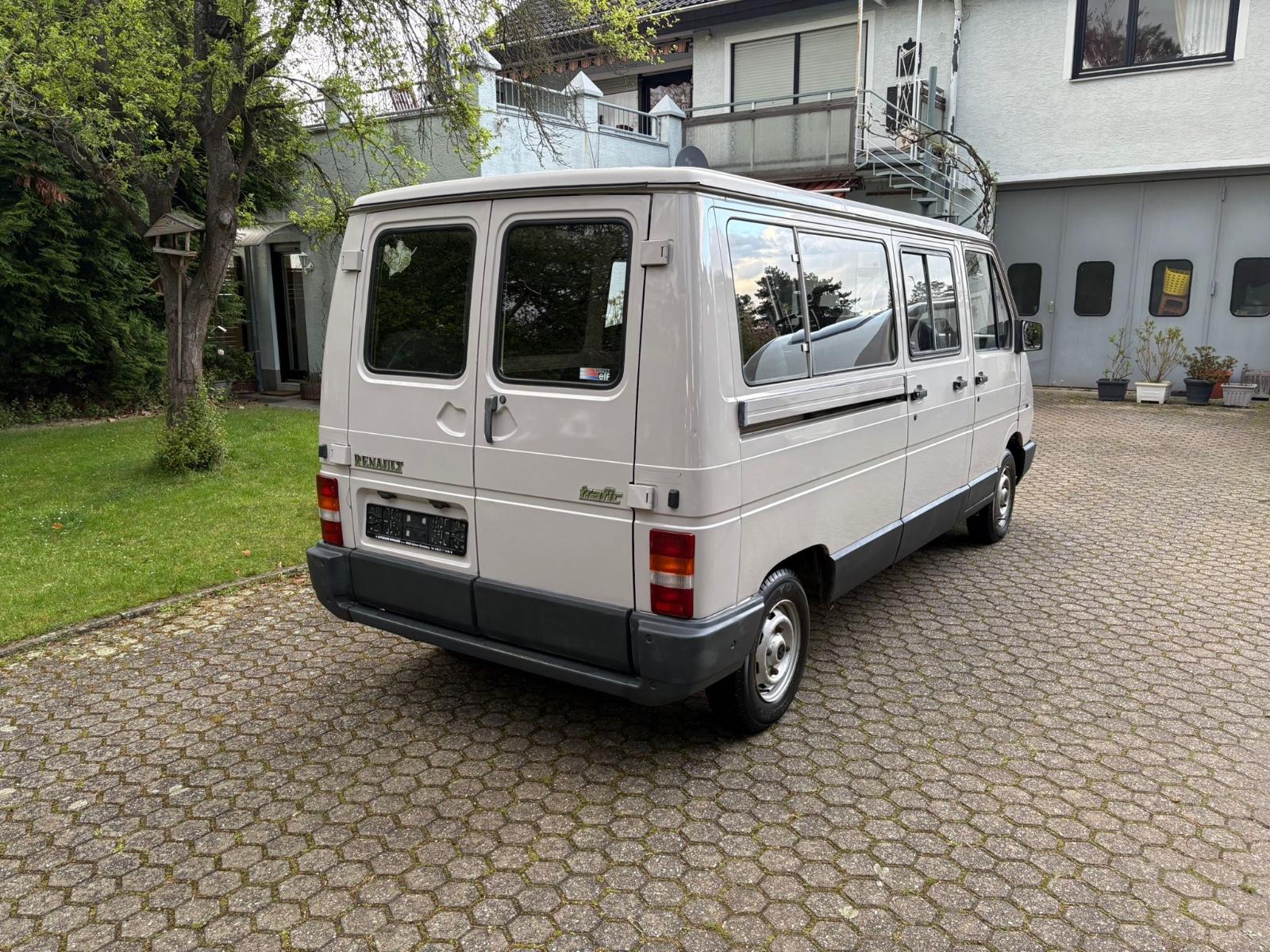 Renault Trafic TÜV Neu H-Kennzeichen nur 32777km