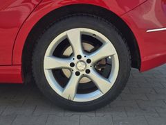 Fahrzeugabbildung B 200 El. Panodach Navi Leder SHZ Parklenkass. N
