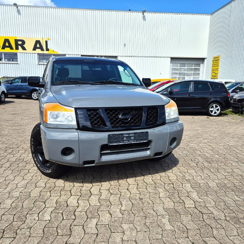 Nissan Titan 2011 — photo 19