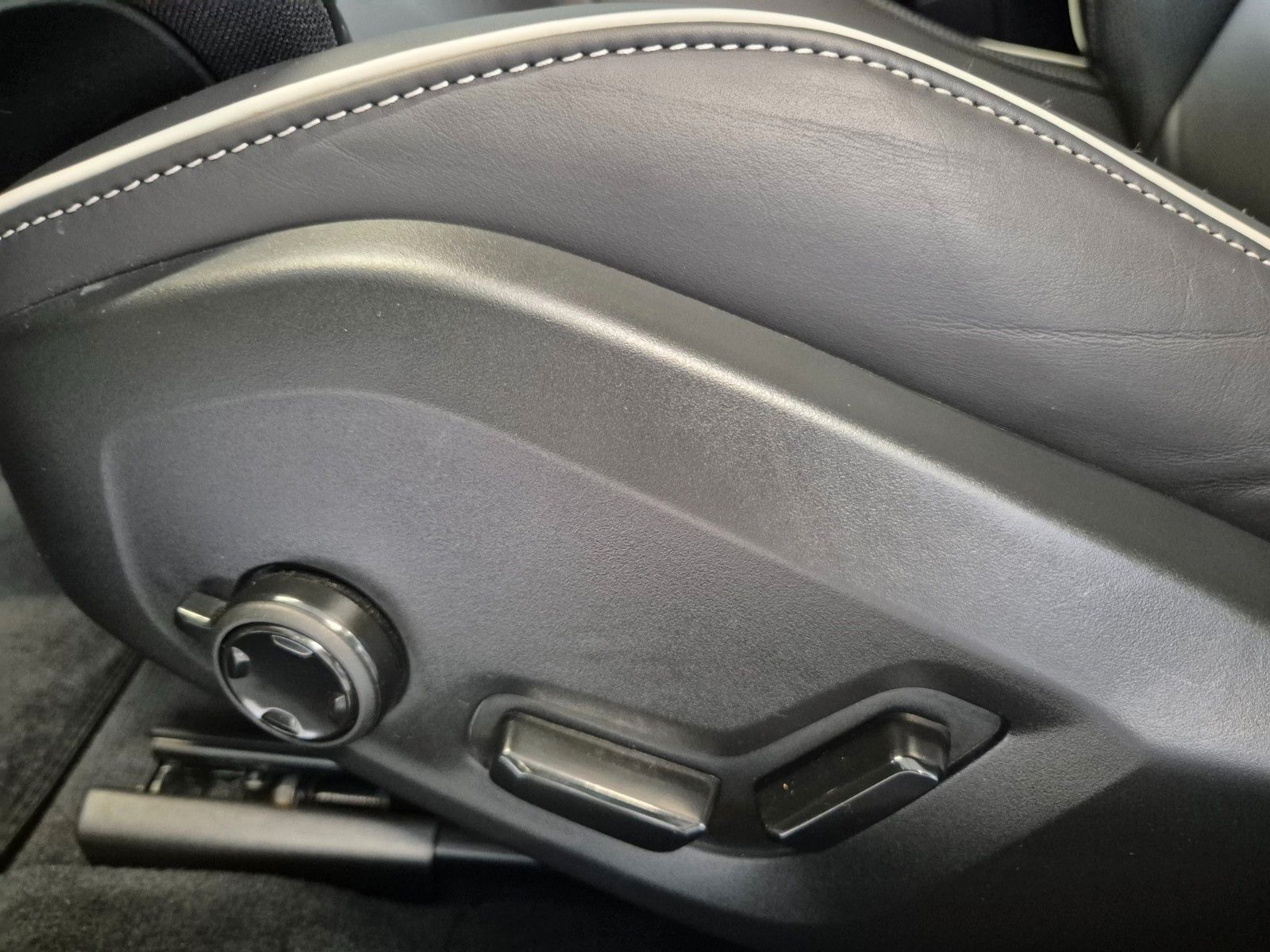 Volvo V90 B4 2.0d ULTIMATE DARK LEDER NAV LED PANO ACC foto 21