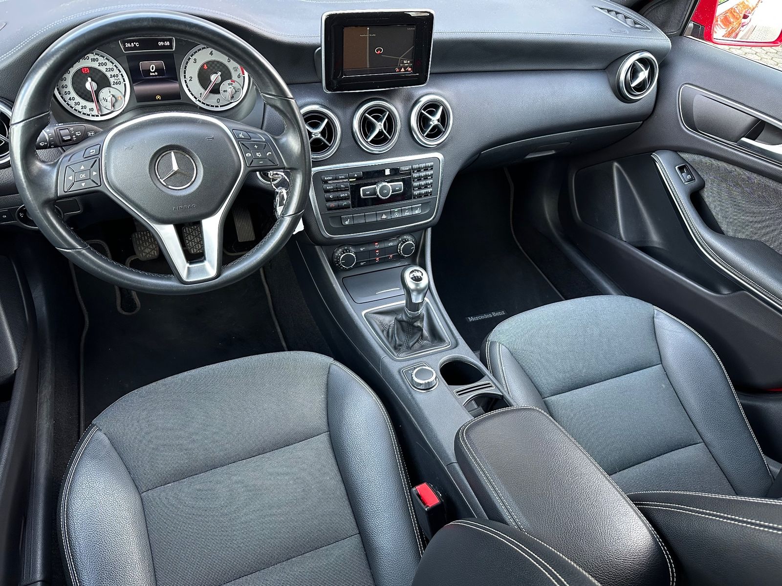 Fahrzeugabbildung Mercedes-Benz A 180 Limousine Style NAV+Bi-Xen+KLIMA+PDC+EU6