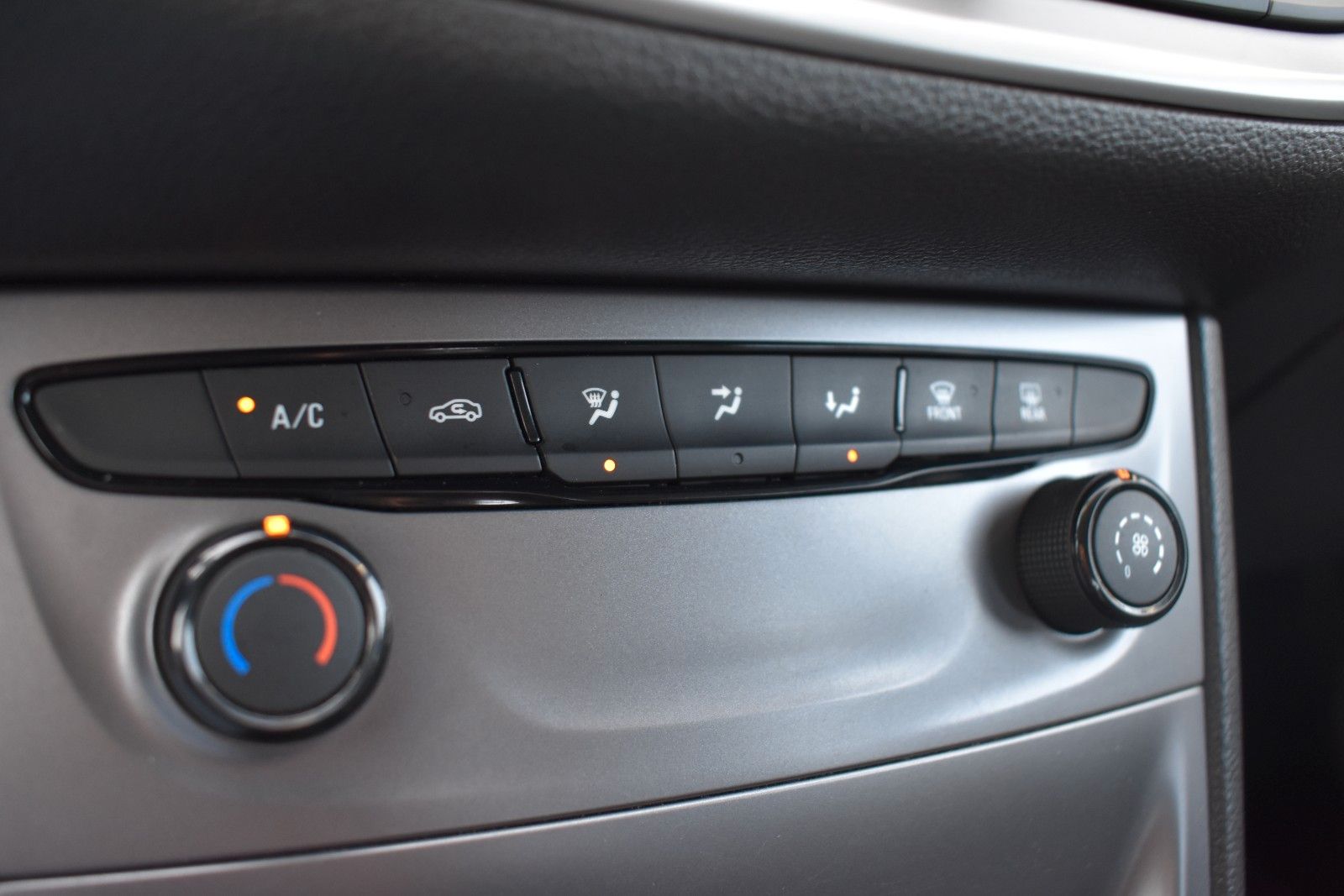 Fahrzeugabbildung Opel Astra K Sports Tourer Edition KLIMA/PDC/TEMPOMAT