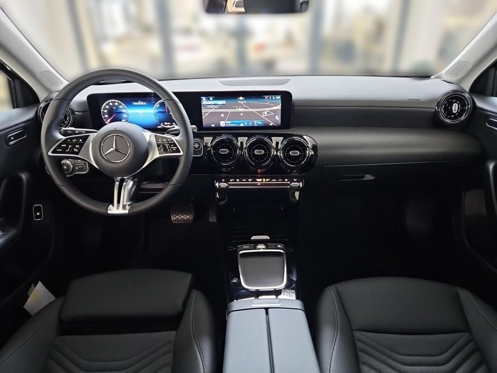 Fahrzeugabbildung Mercedes-Benz A 250 e Kompaktlimousine +ADVANCED+PT+TOTWINKEL+