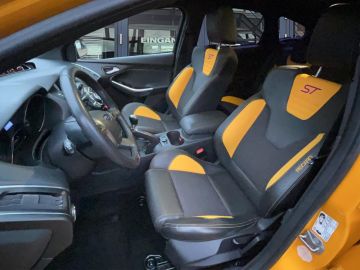 Ford Focus ST °RECARO°Bi-Xenon°Navi°Keyless°AAC°SHZ°