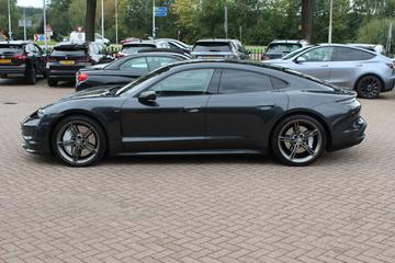 صورة 8 لـ 2020 Porsche TAYCAN