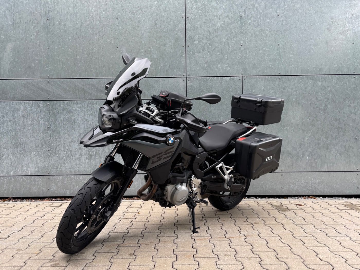 Fahrzeugabbildung BMW F 750 GS Triple Black 3 Pakete Tieferlegung Koff