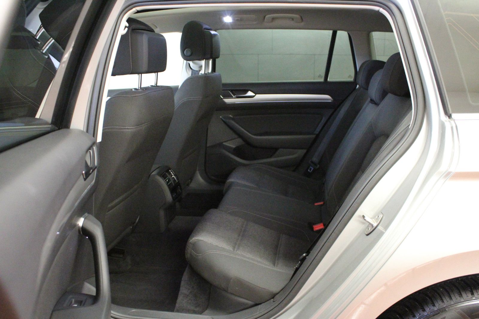 Fahrzeugabbildung Volkswagen Passat Variant 1.8 TSI DSG Comfortline Variant