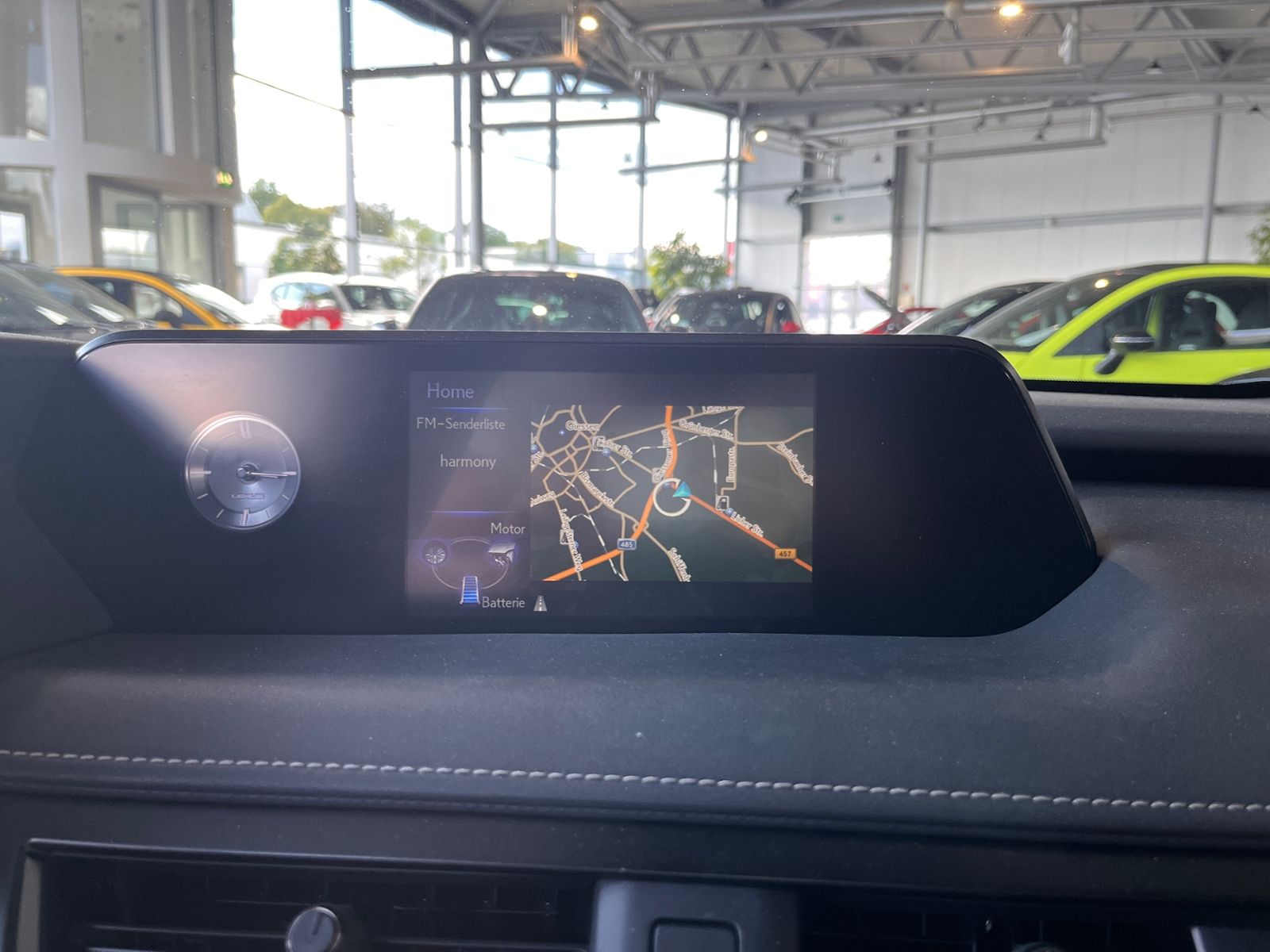 Fahrzeugabbildung Lexus UX 250h Launch Edition LED AHK NAV RFK SHZ ALU