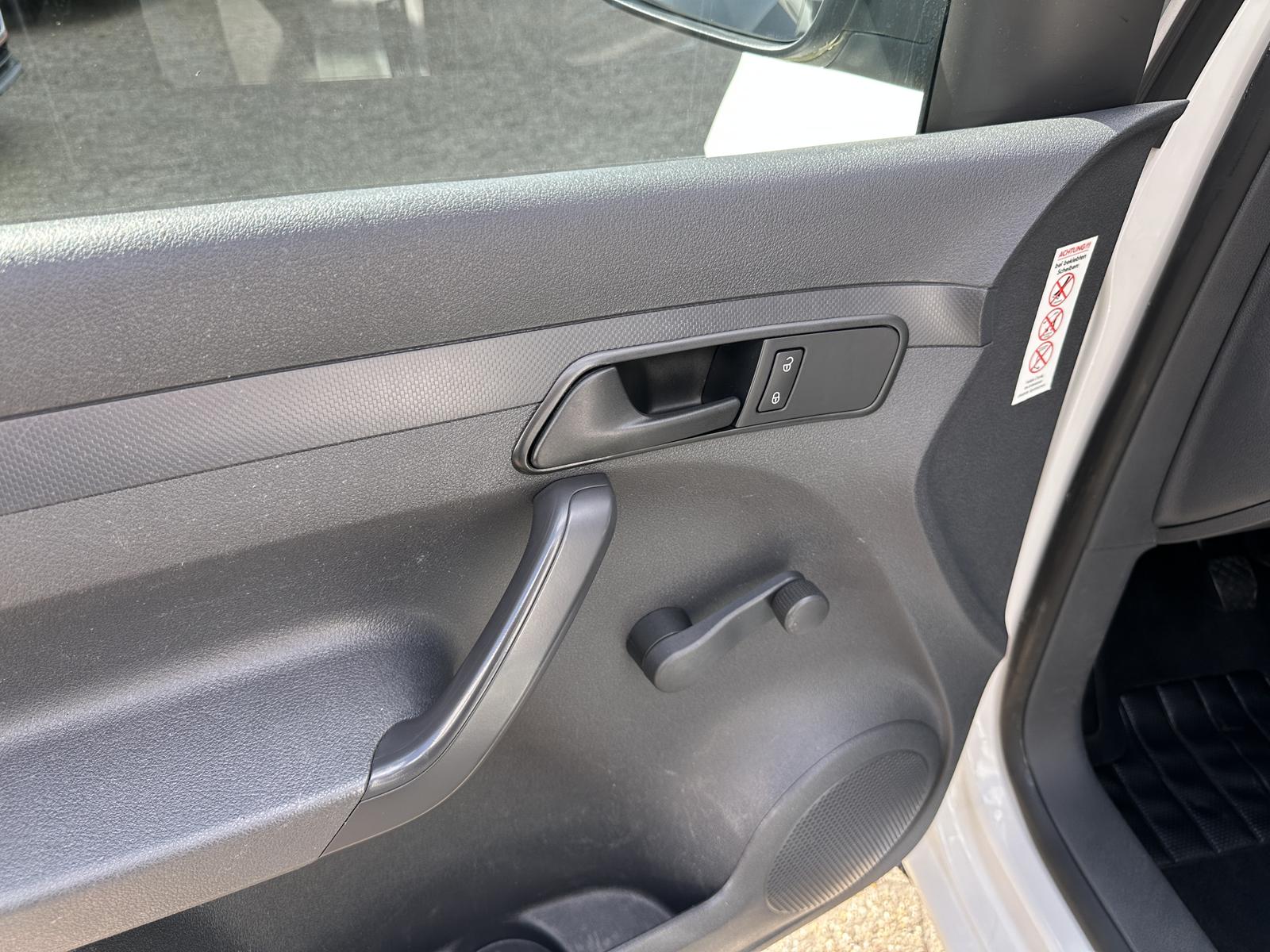 Volkswagen Caddy Maxi RAMPE / ROLLSTUHL / 1 HAND / 