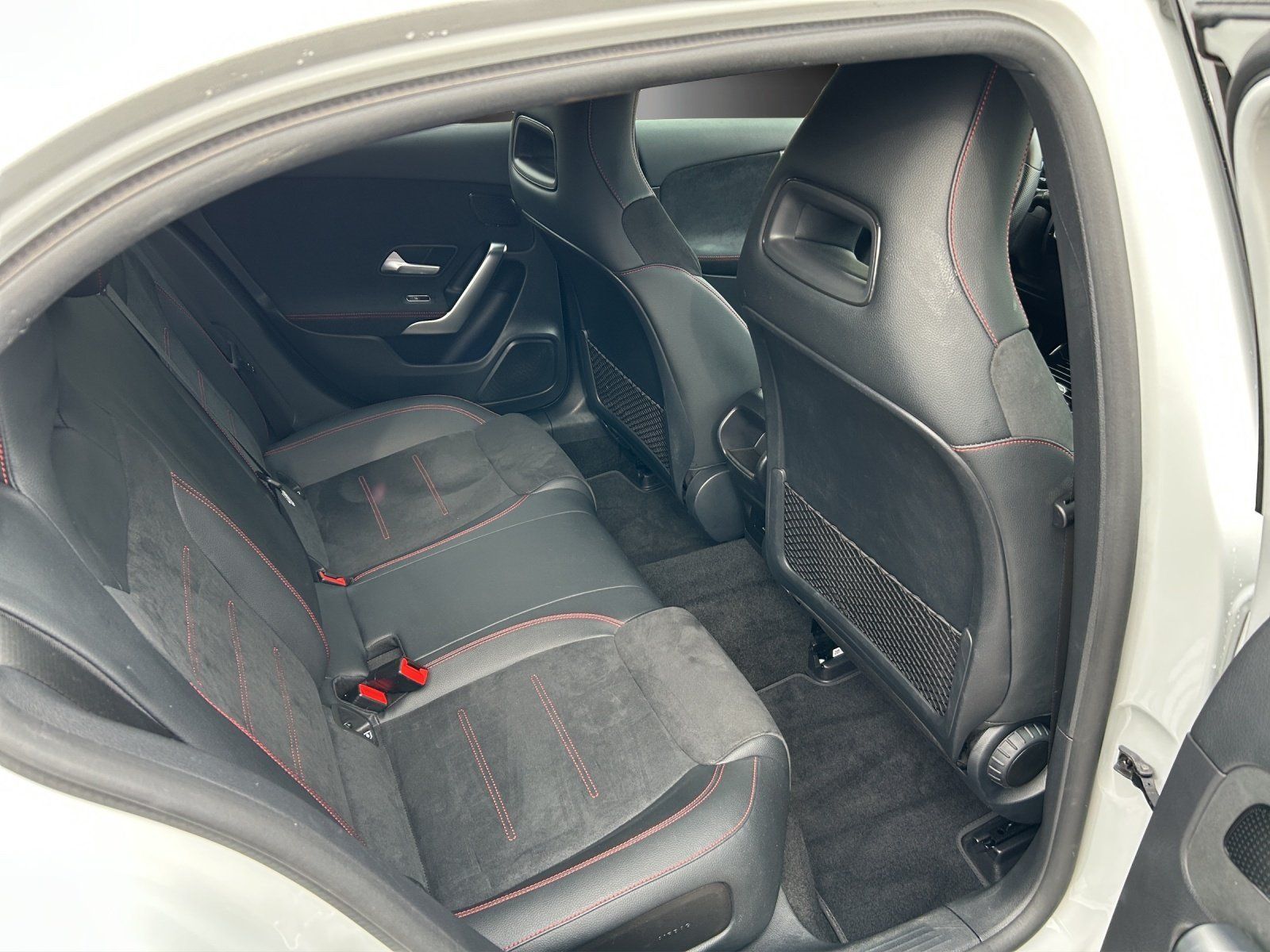 Fahrzeugabbildung Mercedes-Benz A45 AMG Night DISTRO HighEndMBUX Hifi MLED KeyGo